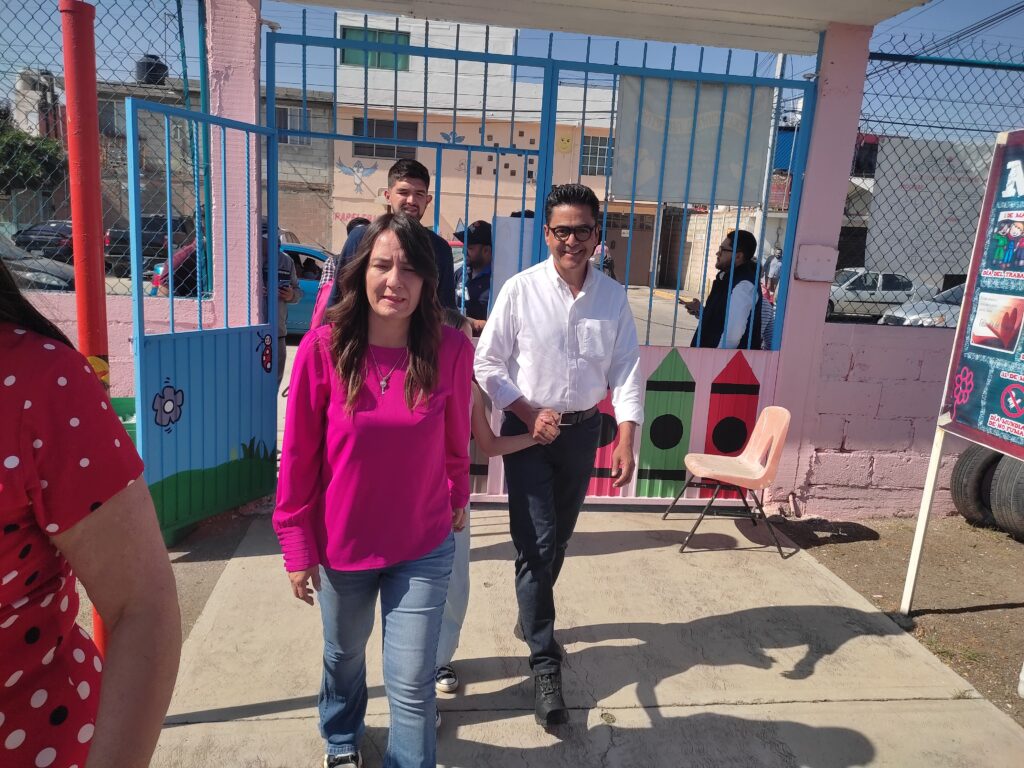 Lalo Medecigo emitió su sufragio