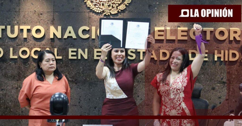 Recibe constancia de senaduría por el INE Hidalgo Simey Olvera