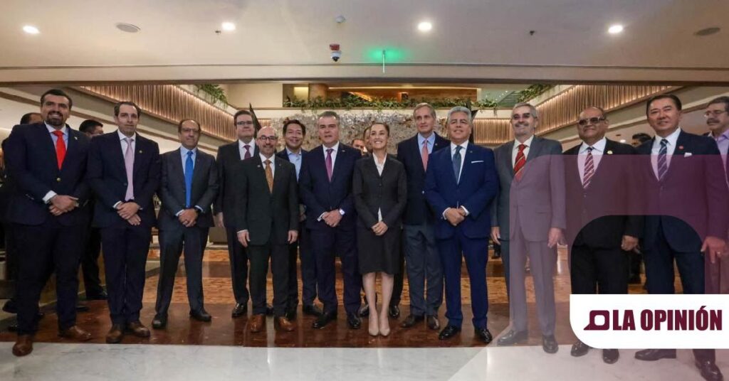 Claudia Sheinbaum presenta proyecto de Transformación Digital en reunión del CCE