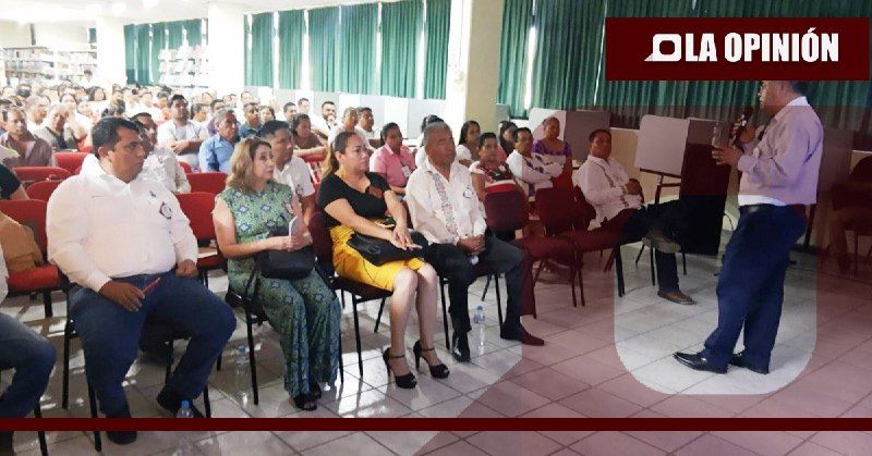 IHE realiza encuentro de experiencias pedagógicas en Huejutla