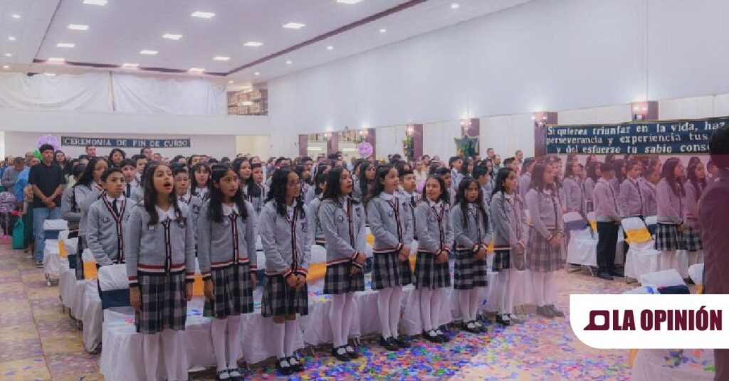 Egresan 130 alumnos de primaria Manuel Sabino Crespo, de Apan