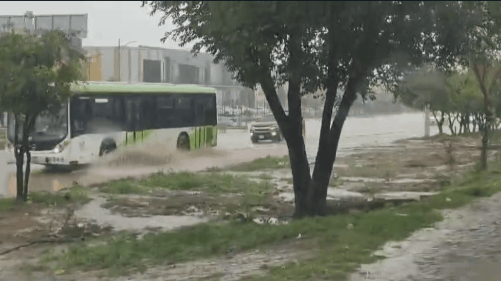 Llueve a torrentes en Pachuca