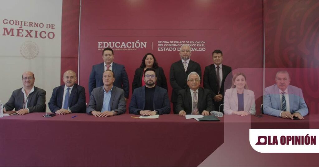 La SEP federal le toma protesta a la DGETAyCM en Hidalgo