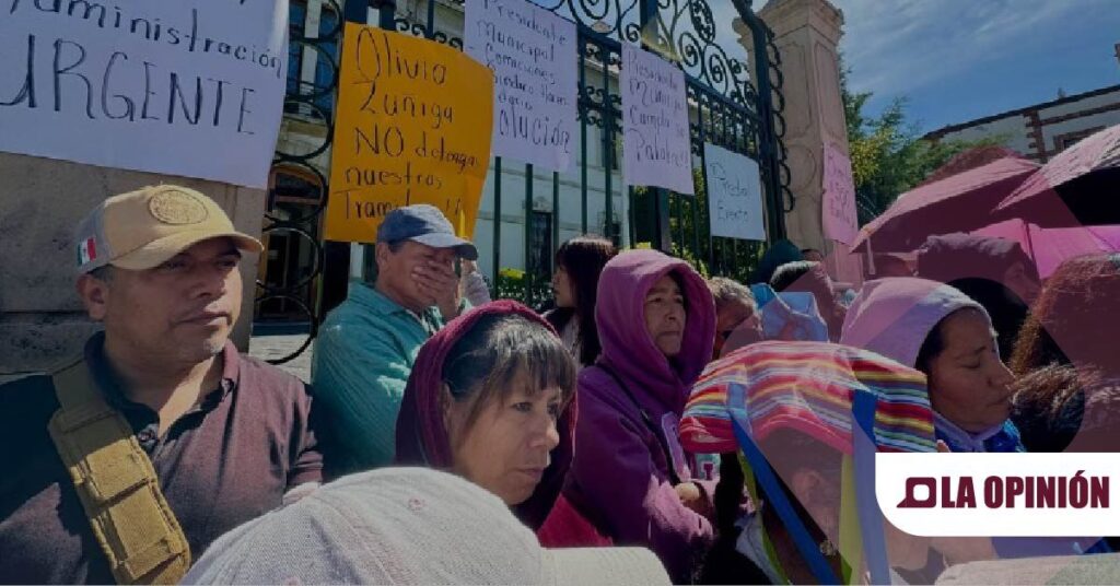 Vecinos de Pachuca cierran la alcaldía en protesta por la falta de escrituración de propiedades