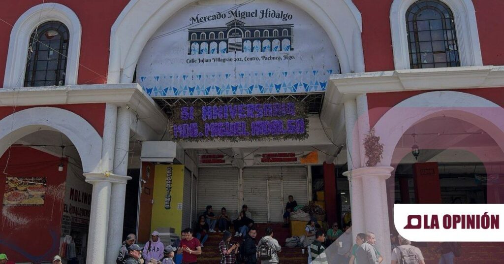 Comerciantes del Mercado Miguel Hidalgo en Pachuca cierran calles en protesta por retiro de rejas