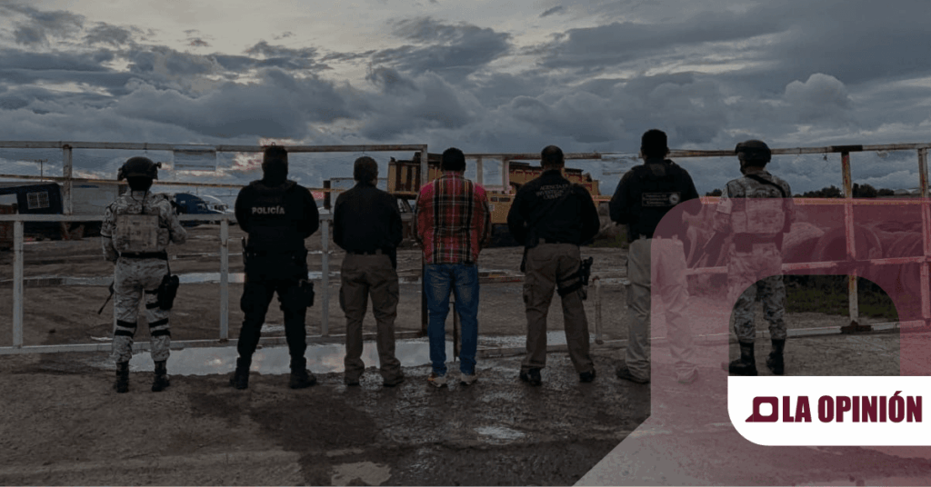 FGR realiza cateo y asegura diversos vehículos en operativo en Tizayuca