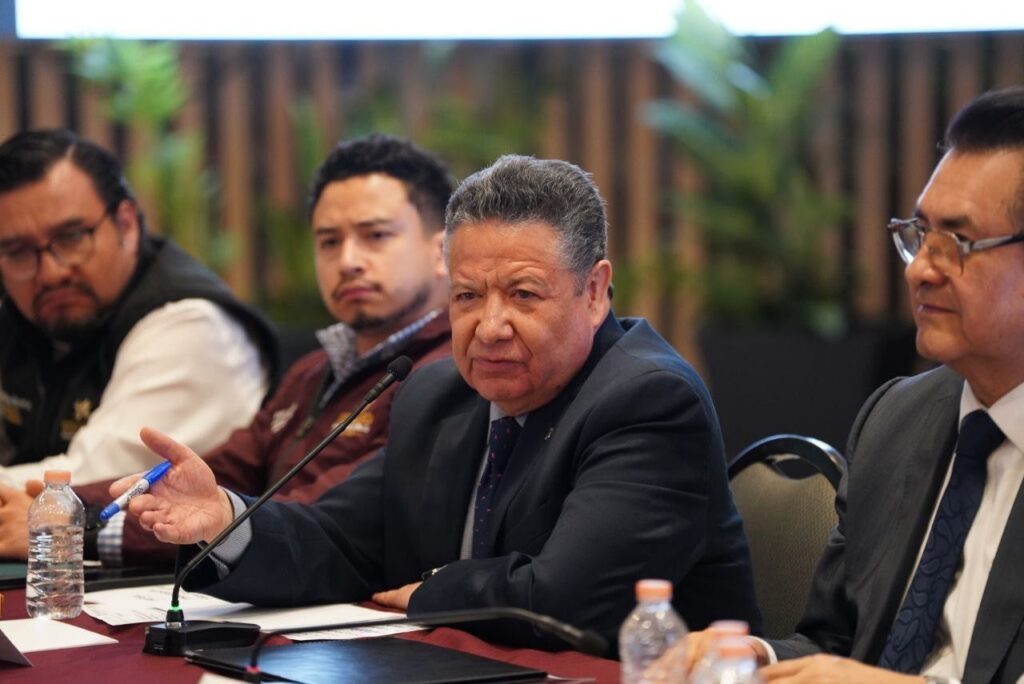 Establecer vínculos sólidos y de colaboración entre gobierno y ayuntamientos, pide Menchaca