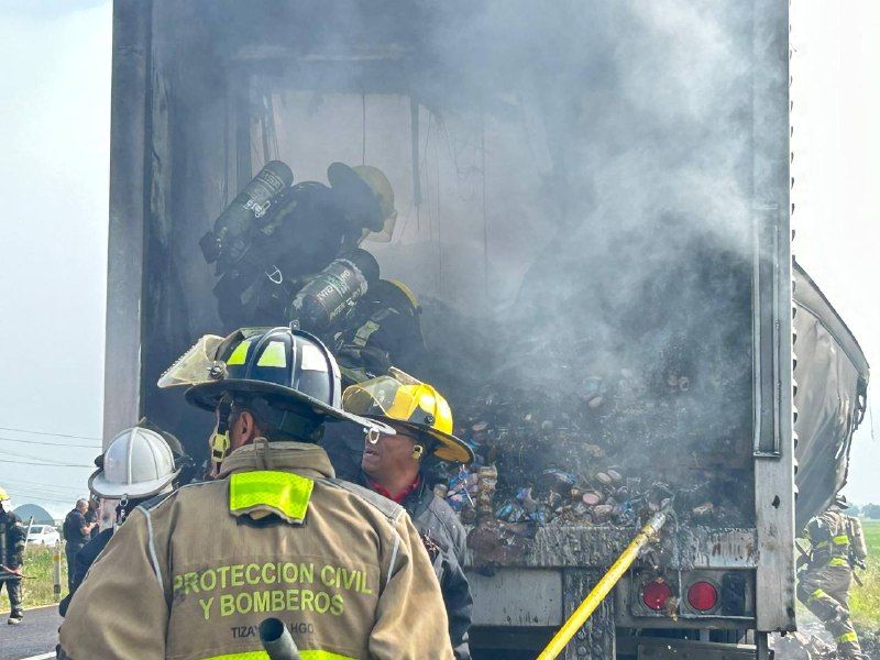 Incendio en tractocamión causa cierre temporal de la autopista México-Pachuca