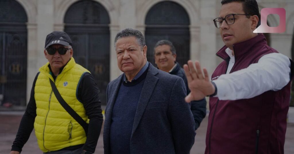 Supervisan avances en la remodelación de la Plaza Juárez