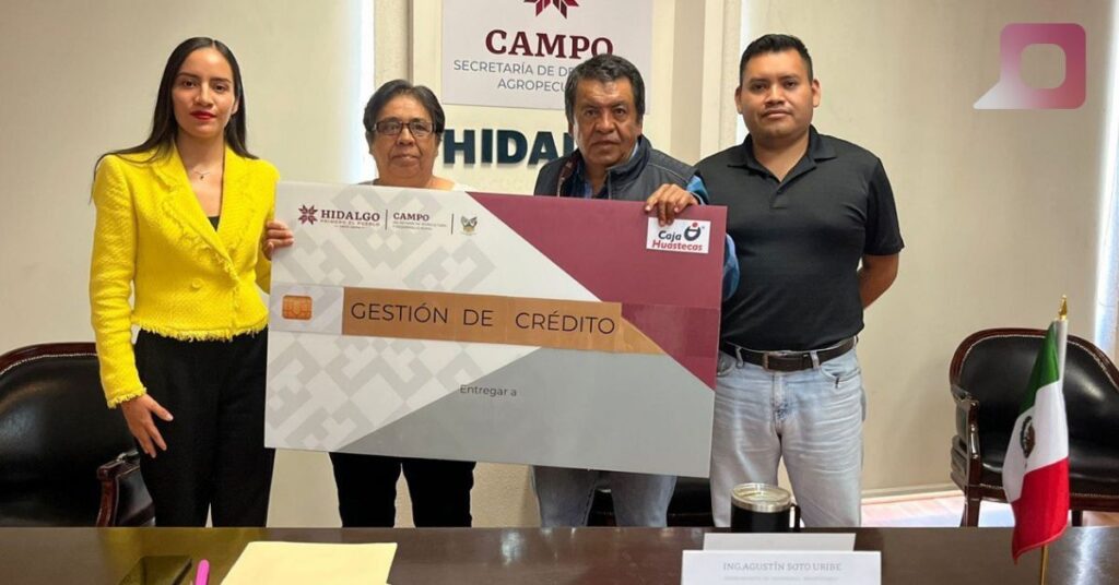 Entregan apoyos económicos a productores del campo