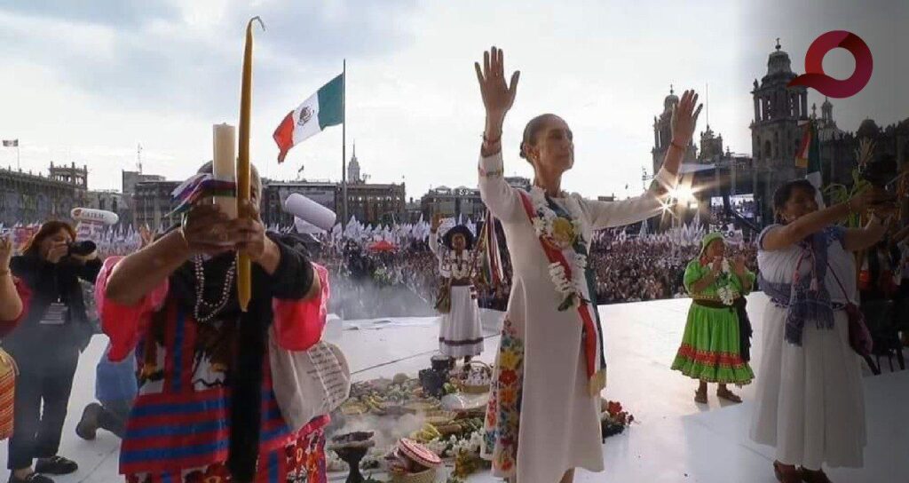Claudia Sheinbaum recibe el bastón de mando de manos de pueblos indígenas y afromexicanos como presidenta de México