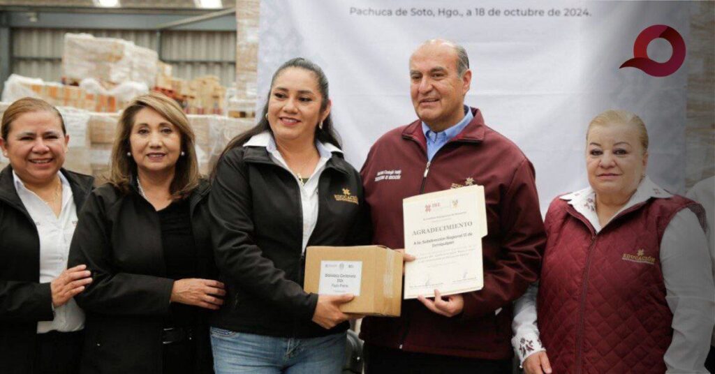 Banderazo de salida para la entrega de bibliotecas SEP Centenaria, colección Paulo Freire en Hidalgo