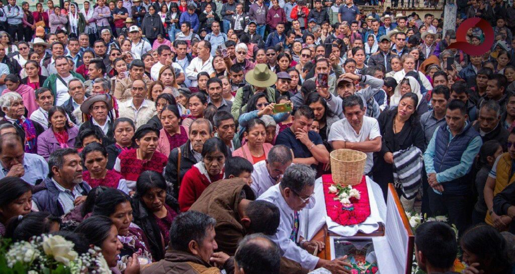 Dan último adiós a padre asesinado en Chiapas