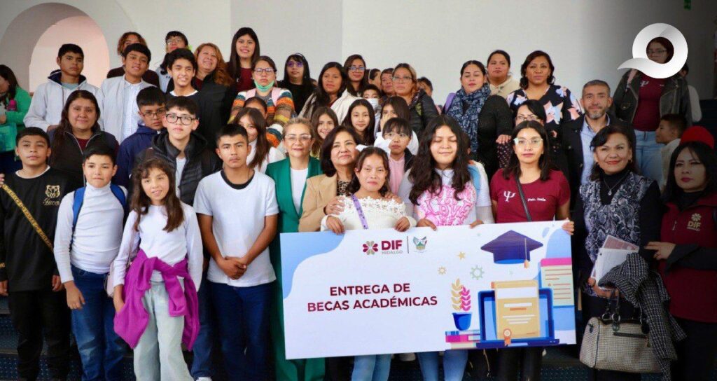 DIF Hidalgo otorga becas a niñez y adolescencia en riesgo