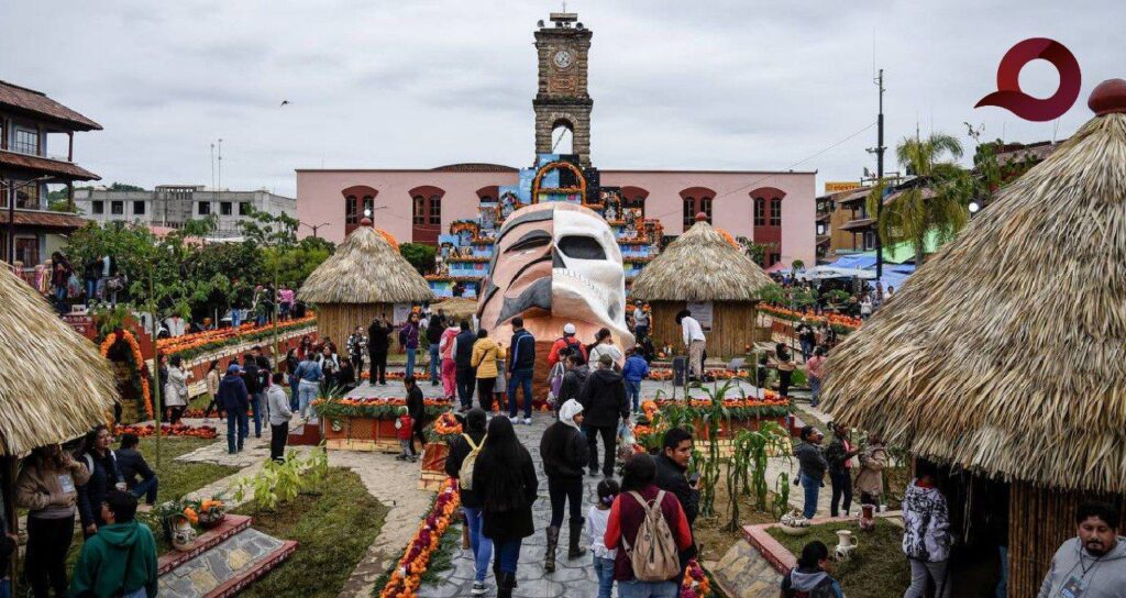 Julio Menchaca encabeza festividades del Xantolo en Huejutla