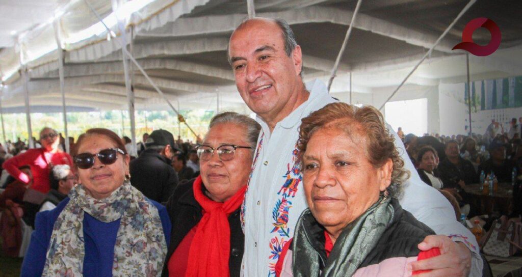 Reconocen a docentes jubilados de la región de Ixmiquilpan