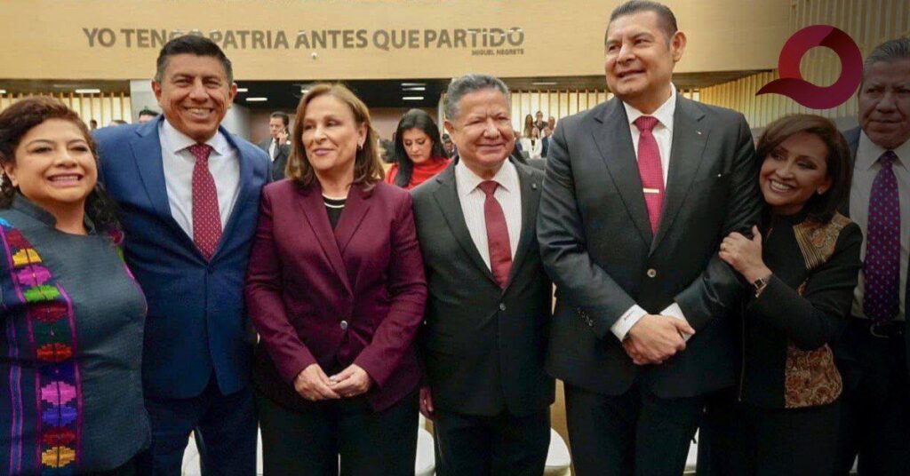 Acompaña Menchaca a Alejandro Armenta en su toma de protesta como gobernador de Puebla