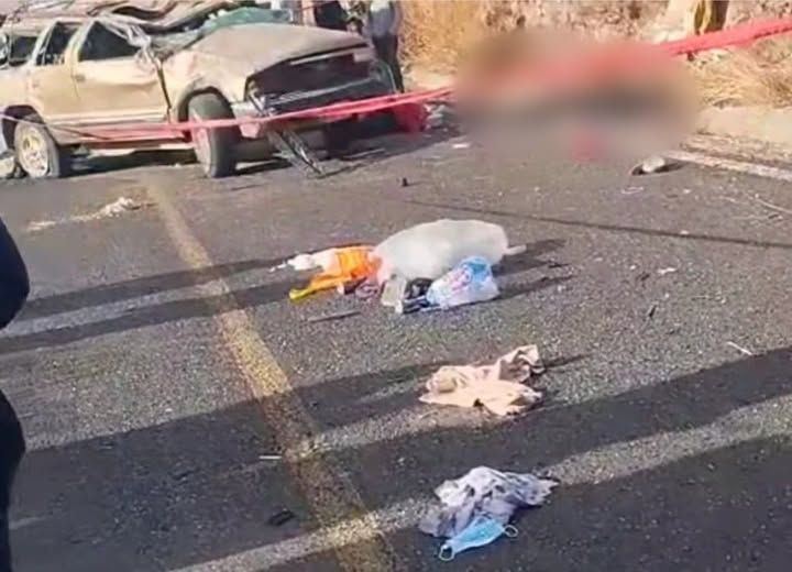 Volcadura deja mujer sin vida