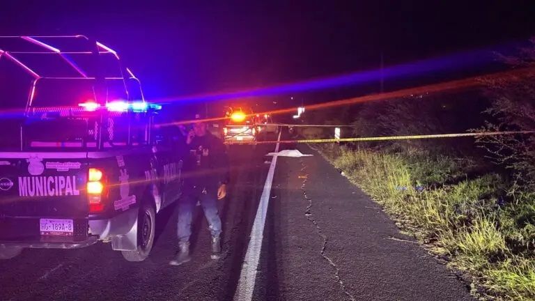 Mujer motociclista fallece en accidente