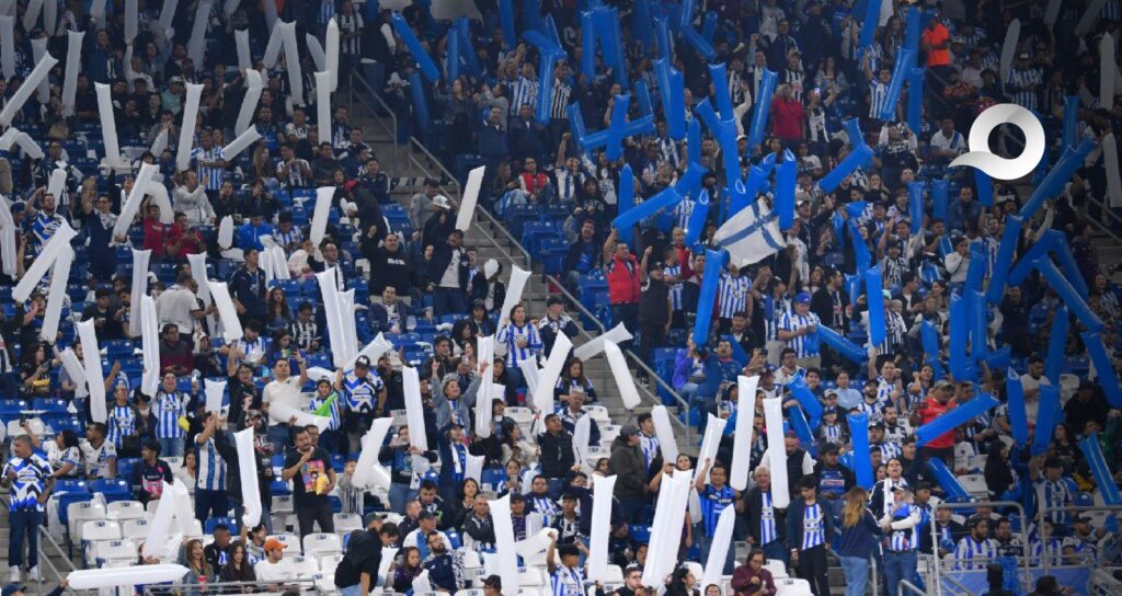 Pachuca derrota a Rayados entre actos de agresión