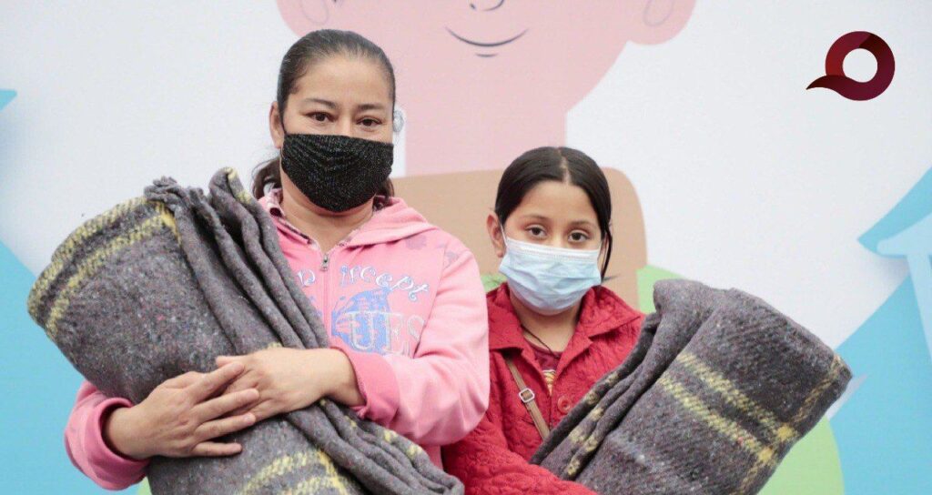 DIFH entrega cobijas en el municipio de Actopan
