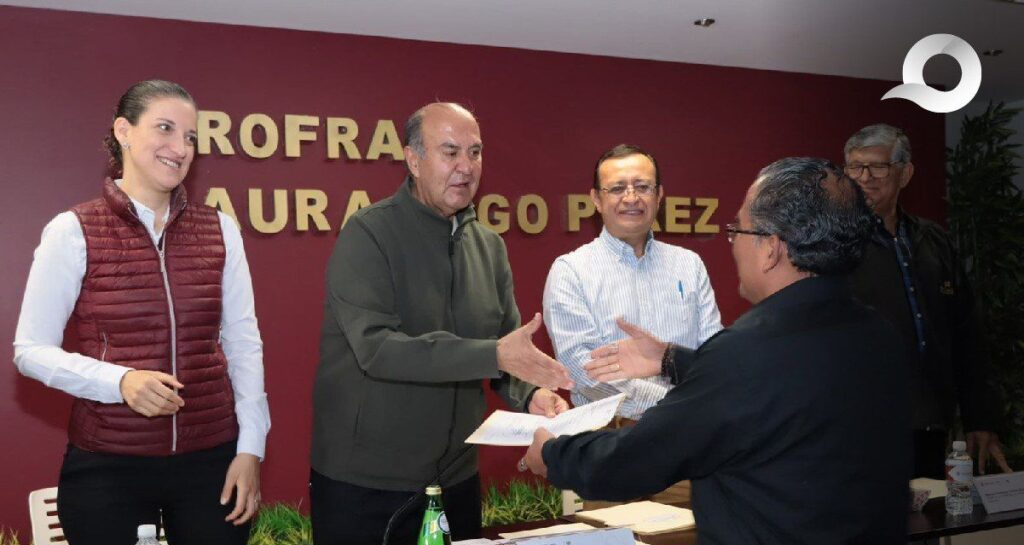 SEPH entrega plazas a docentes del Instituto Hidalguense de Educación