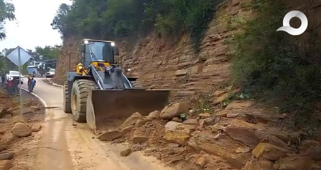 Atienden deslaves en 19 municipios de Hidalgo causados por el huracán Erick