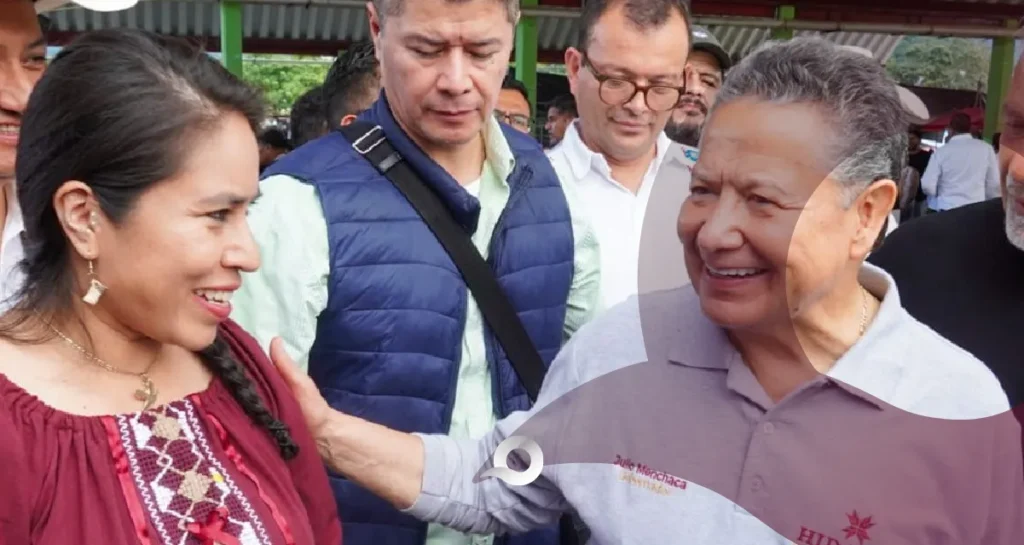 Simey Olvera entrega apoyos junto al gobernador Julio Menchaca