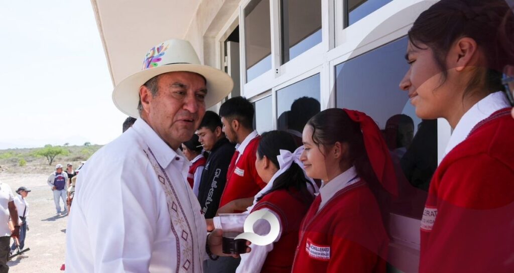 Naty Castrejón, titular de la SEPH, supervisa obras educativas en Tzidehje, Hidalgo