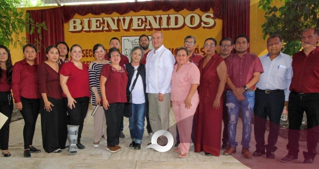 SEPH entrega equipo de cómputo y rehabilita aulas en Pisaflores