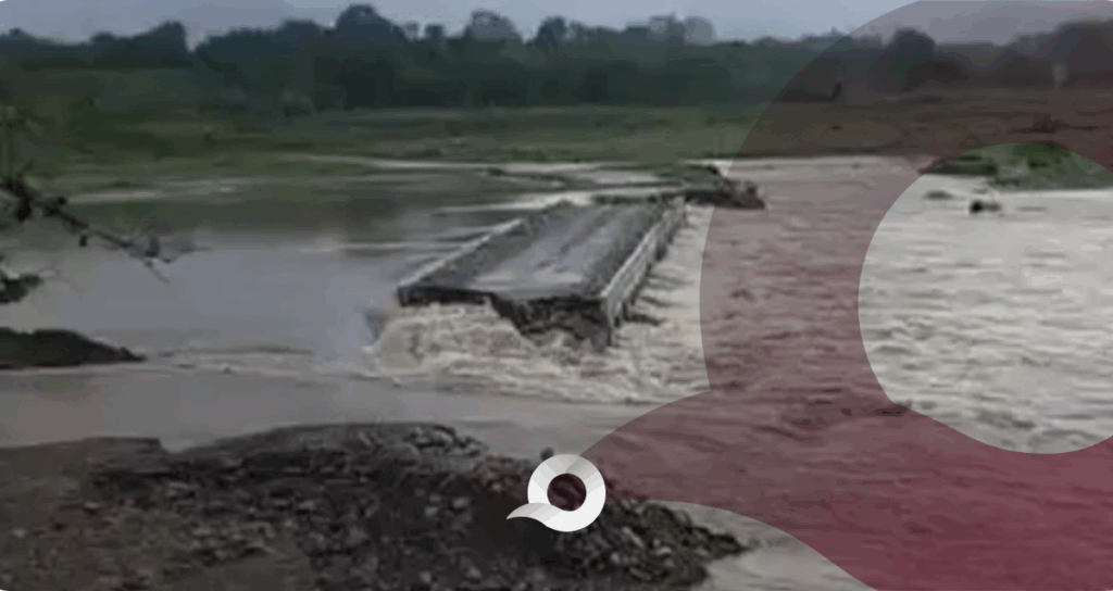 Colapsa el puente vado sobre el río Calabozo en Huautla