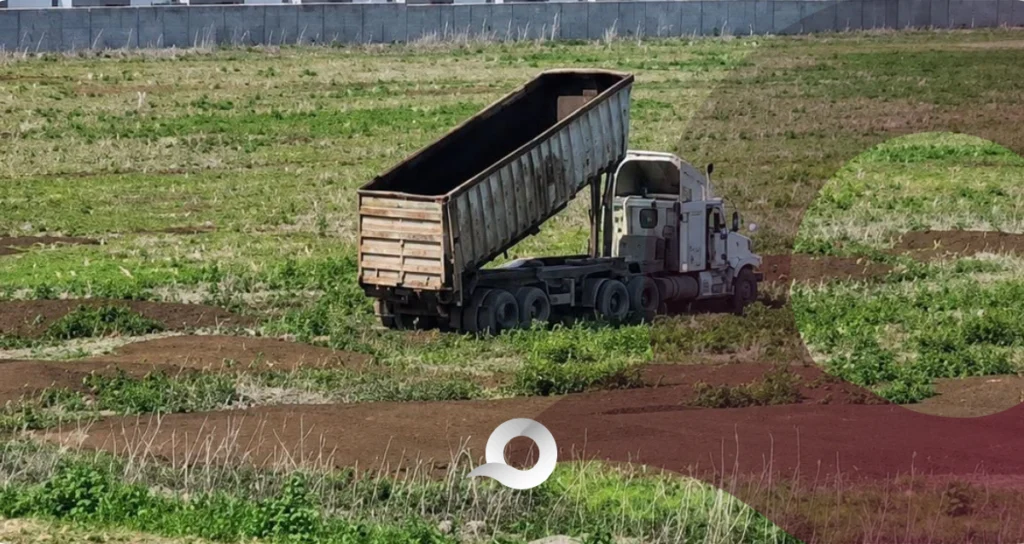 Vaciado de abono provoca plaga de moscas en Tizayuca