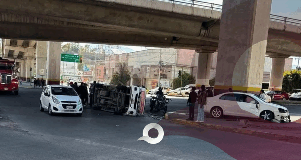 Choque bajo puente en Mineral de la Reforma deja 5 heridos