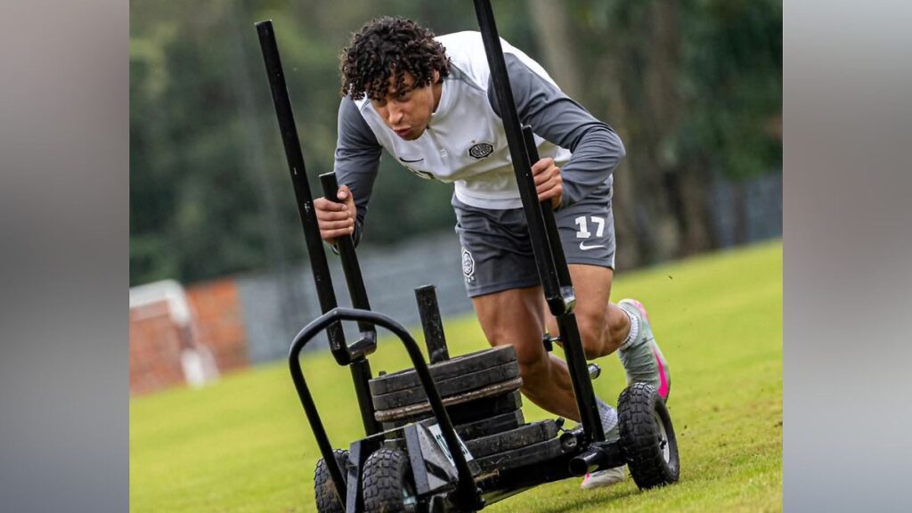 Adrián Alcaraz, nuevo delantero paraguayo del Club Pachuca para el Apertura 2026