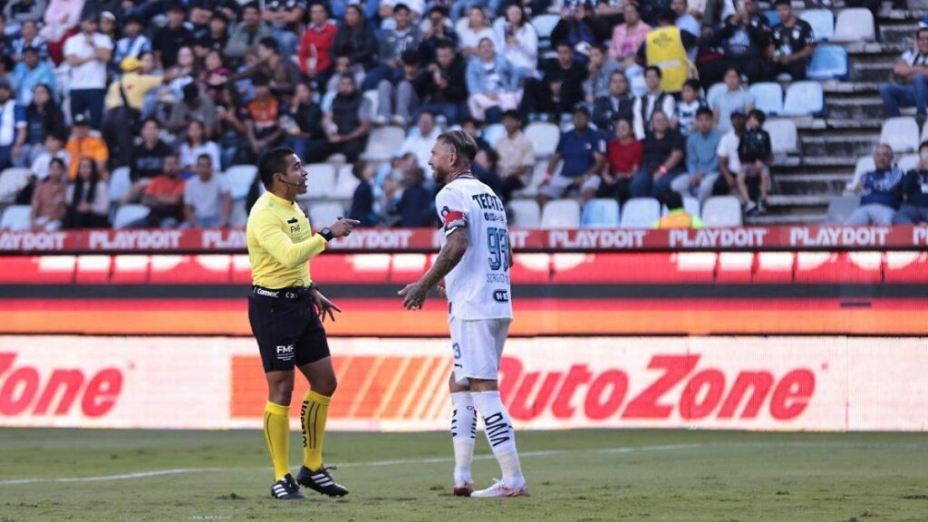 Árbitros de fútbol en Hidalgo suspenden servicios por agresiones en Liga Invitación Cruz Azul