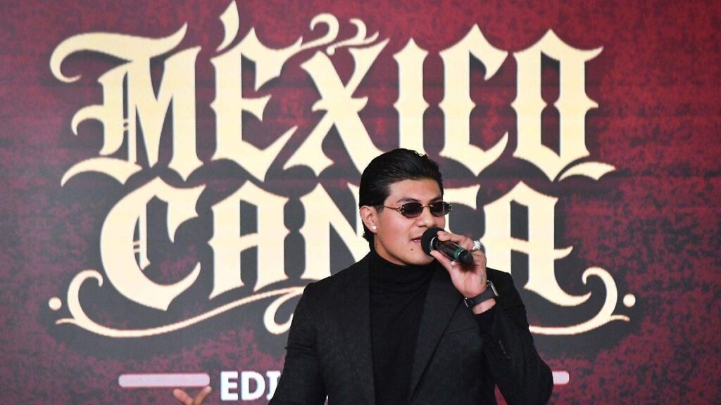 Bogueto llama a jóvenes mexicanos a alejarse de adicciones en Palacio Bogueto, cantante de música urbana mexicana, durante su presentación en la conferencia matutina de Palacio Nacional como parte del programa México Canta