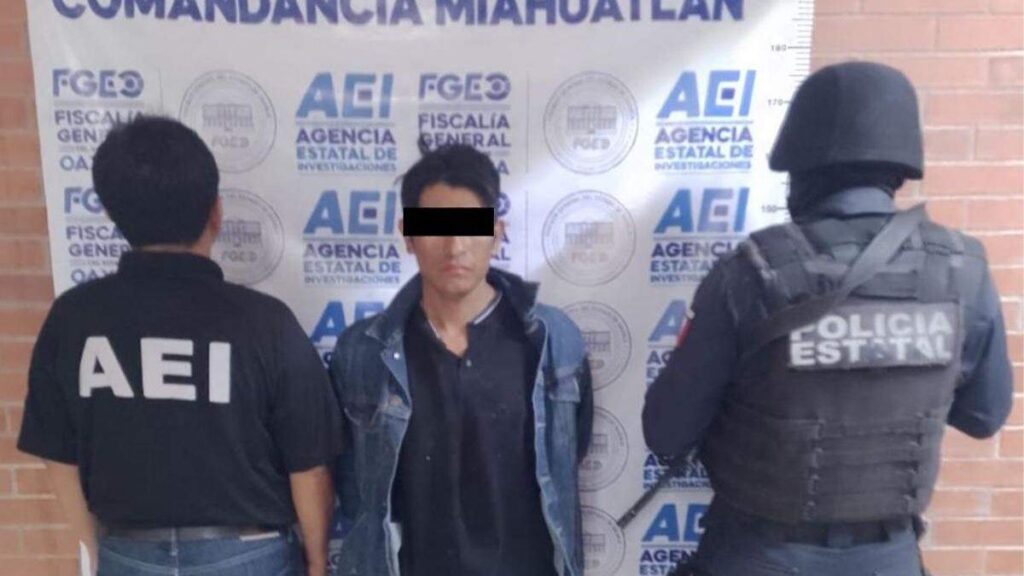 Elementos de seguridad de Oaxaca durante operativo de detención de presuntos homicidas