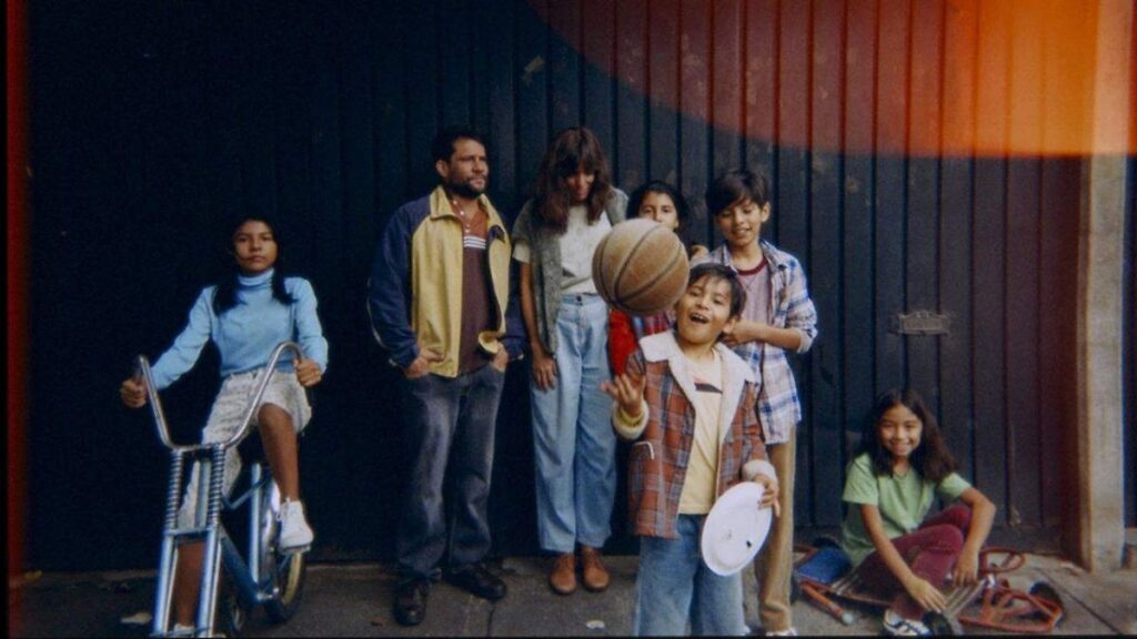 Cintas mexicanas rumbo al Oscar y Goya 2027: estas son las 17 candidatas Collage de fotogramas representativos del cine mexicano que compite por nominaciones internacionales