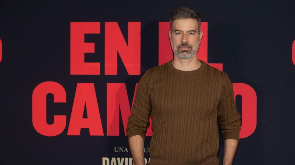 David Pablos regresa a Venecia como jurado tras ganar el Queer Lion El cineasta mexicano David Pablos, ganador del Queer Lion en el Festival de Venecia con su película En el camino