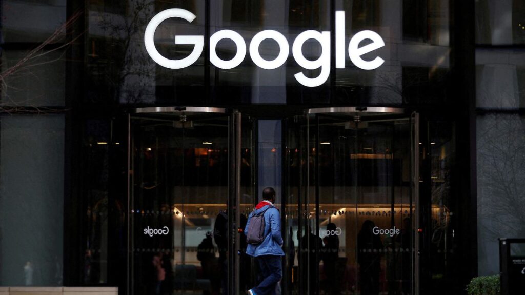 Logo de Google junto a símbolos de justicia electoral mexicana representando la multa impuesta por el TEPJF