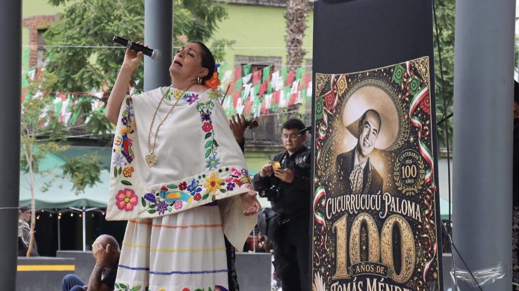 Homenaje al compositor Tomás Méndez en Plaza Garibaldi de la Ciudad de México con motivo del centenario de su natalicio