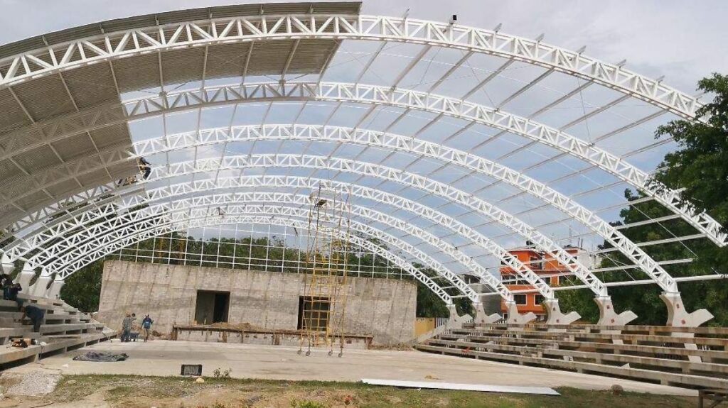 Huejutla construirá auditorio para escuelas de la región Huasteca Estudiantes durante ceremonia de clausura escolar en la región Huasteca de Hidalgo