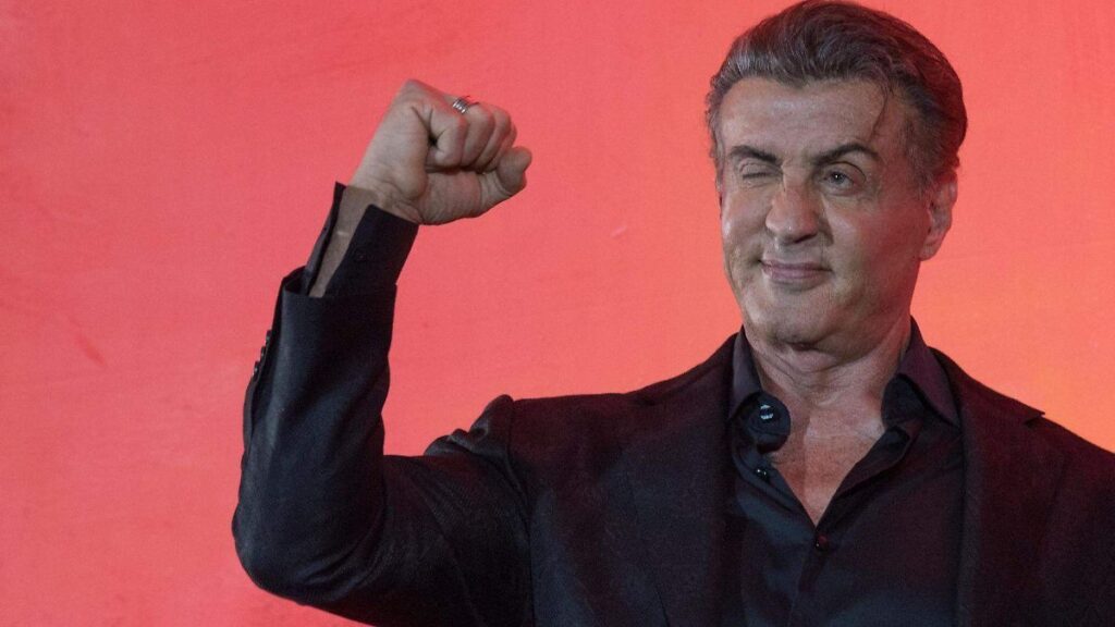 Sylvester Stallone en su icónico papel de Rocky Balboa, el boxeador de Filadelfia