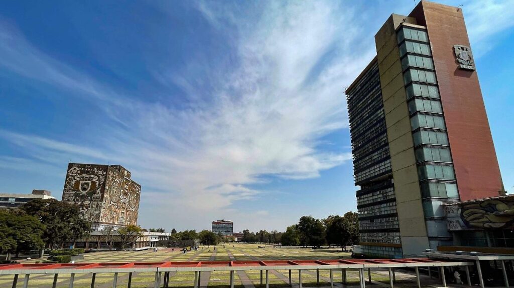Jóvenes admitidos a la UNAM enfrentan incertidumbre por suspensión de inscripciones Jóvenes aspirantes a la UNAM afectados por la suspensión de inscripciones tras irregularidades en exámenes de admisión