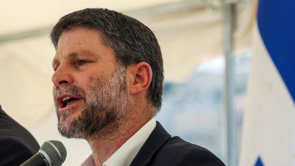 Ministro israelí pide destruir aldeas palestinas tras ataque mortal Ministro de Finanzas israelí Bezalel Smotrich durante conferencia de prensa sobre políticas de asentamientos