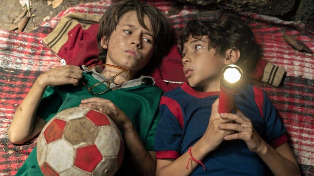“No tengo miedo” llega a Netflix y explora el horror rural de los años 80 Escena de la serie No tengo miedo de Netflix, ambientada en el Veracruz rural de los años 80