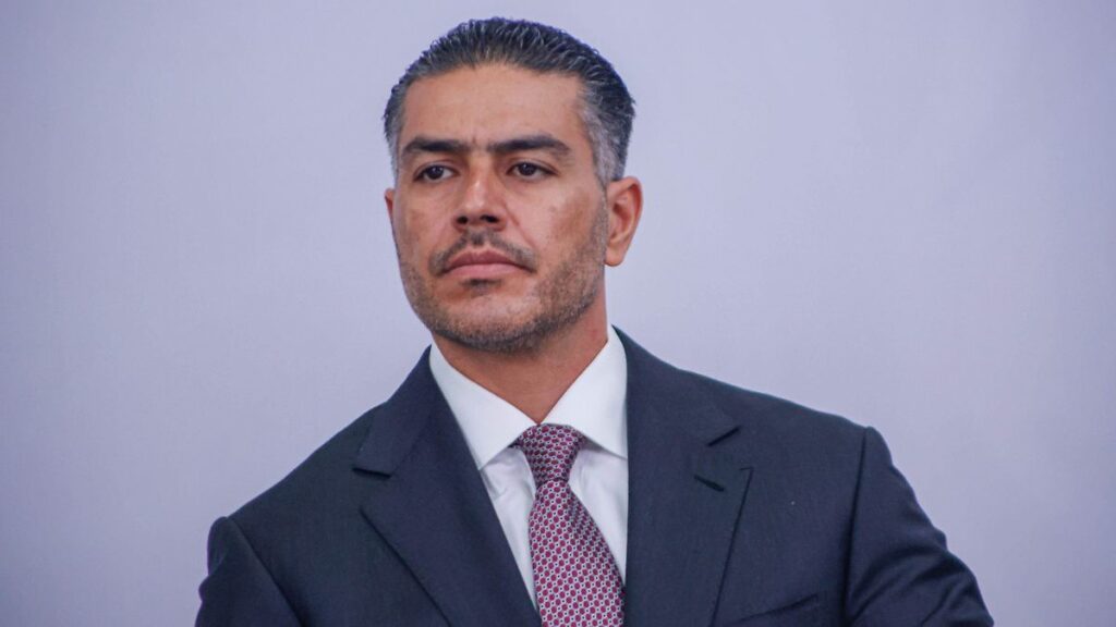 Elementos de seguridad federal durante operativo de detención por red de huachicol en Baja California