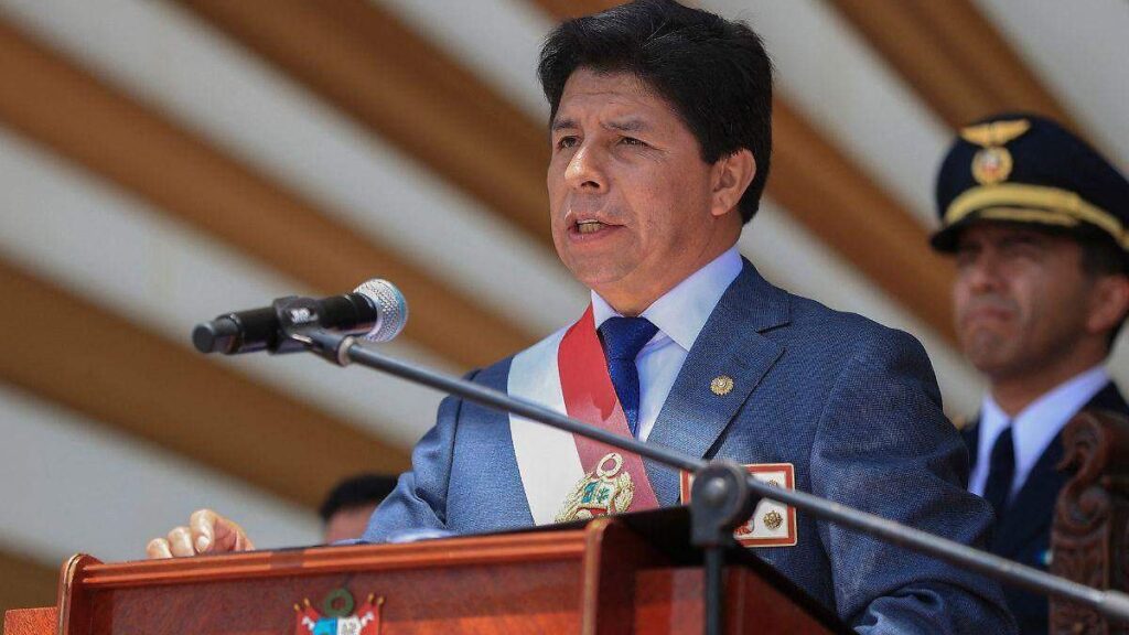 ONU declara arbitraria detención de Pedro Castillo y exige liberarlo Pedro Castillo, expresidente de Perú, durante su proceso judicial tras el intento de disolución del Congreso en 2022