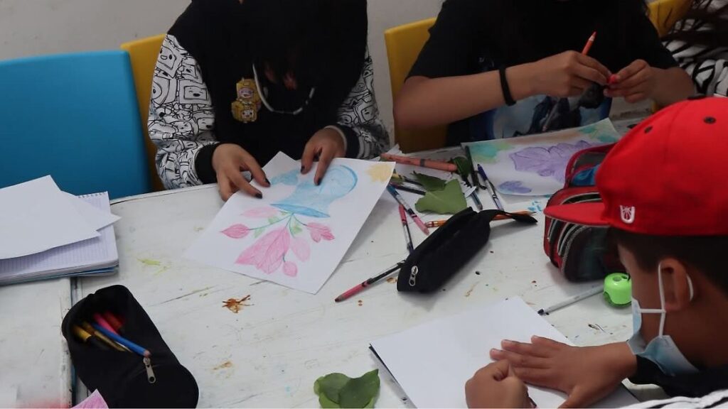 Pachuca abre talleres culturales con cuotas accesibles para todas las edades Personas participando en un taller de arte en la Casa de Cultura de Pachuca
