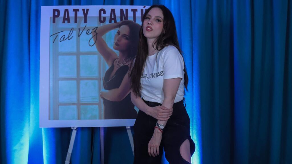 Paty Cantú lanza ‘Tres veces’ y abrirá conciertos de Sam Smith Paty Cantú cantante mexicana presenta su nuevo sencillo Tres veces y anuncia colaboración con Sam Smith